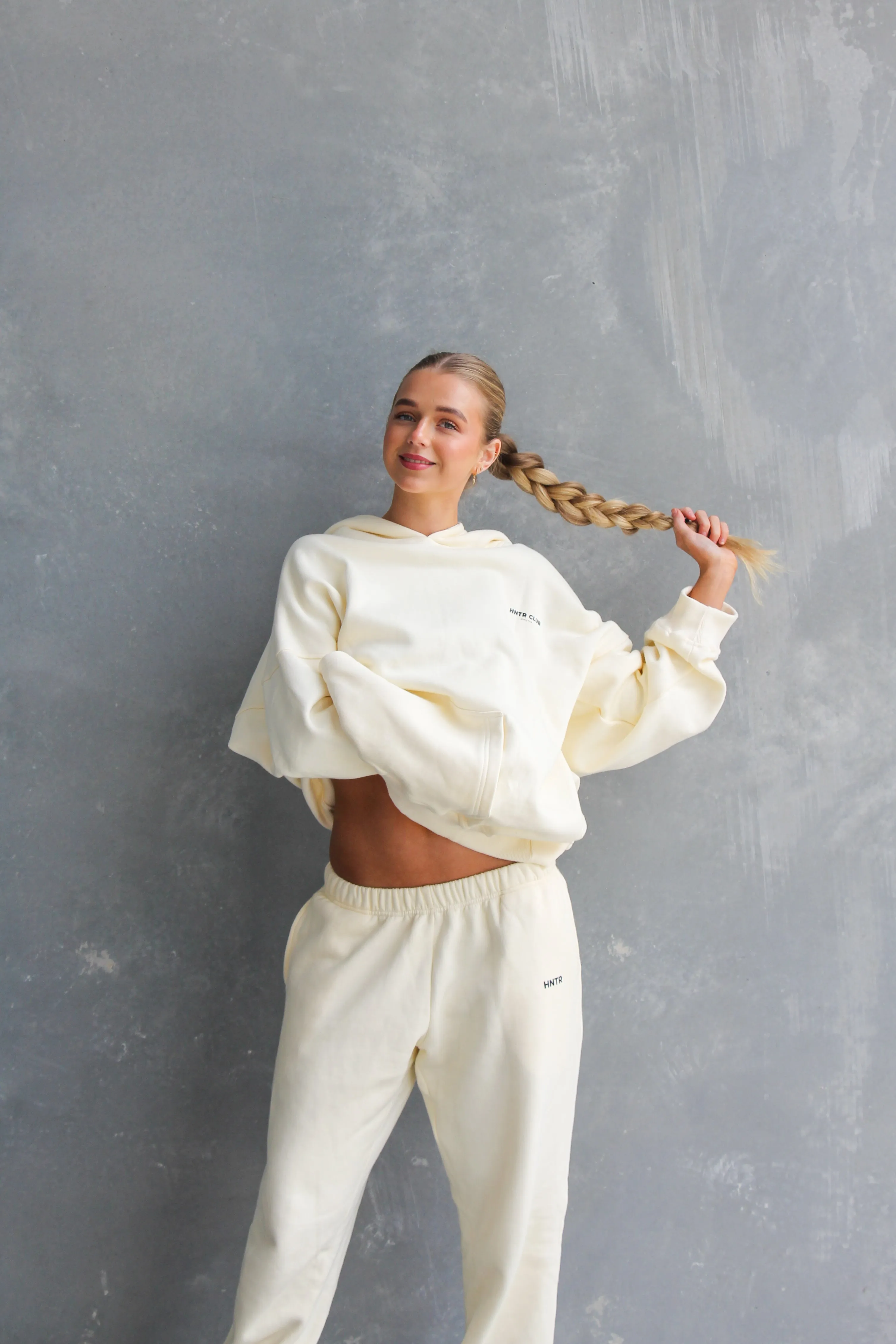 ATHLETICA HOOD: buttercream